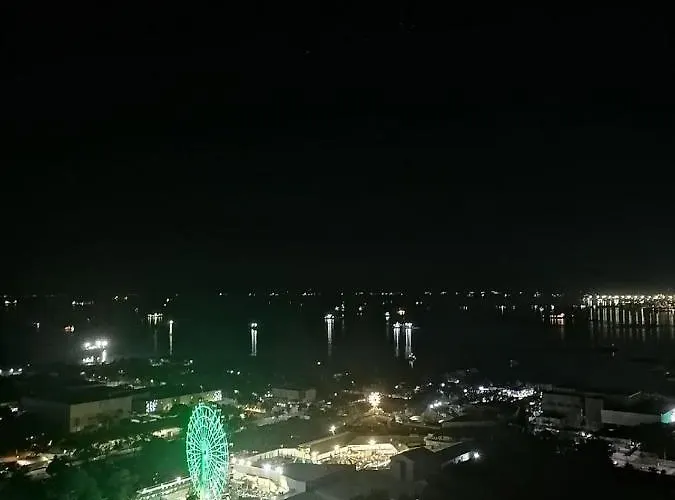 Penthouse Unit At Coast Residences Walking To Picc/star Manila
